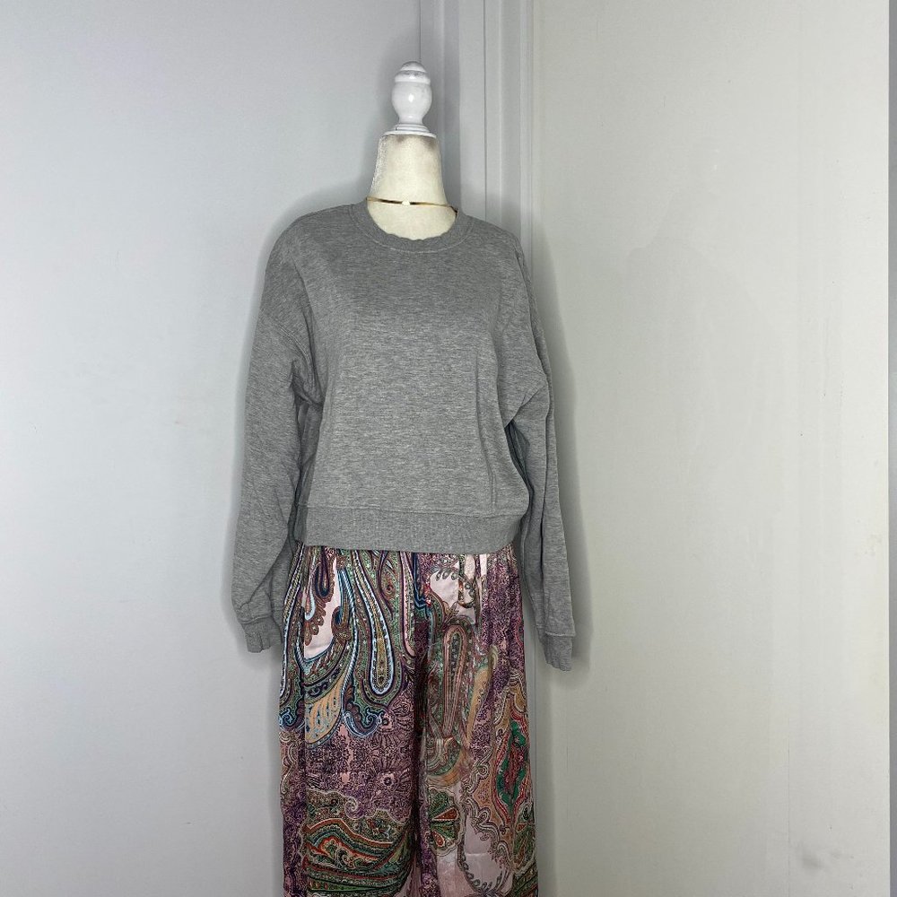 Grey sweatshirt